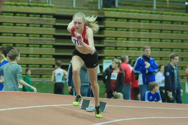 Start frei für Larissa Boom über die 300m. 