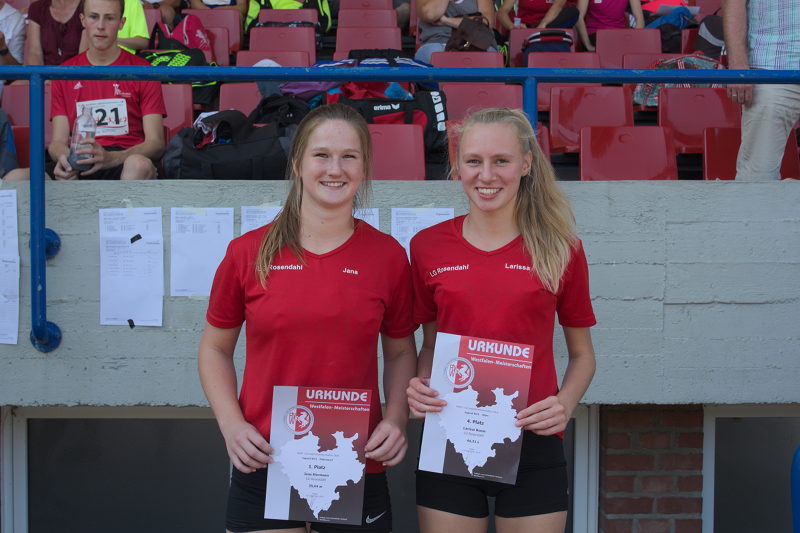 Jana Riermann und Larissa Boom freuen sich über ihre gute Leistungen, die auch gleich sehr gute Platzierungen bedeuteten.