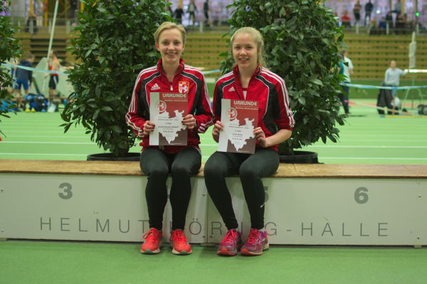 Erfolgreiches Rosendahler Duo: Über 1500 Meter gewann Kerstin Schulze Kalthoff (l.) die westfälische Vizemeisterschaft. Carla Weiser schaffte Platz sechs. Foto: az