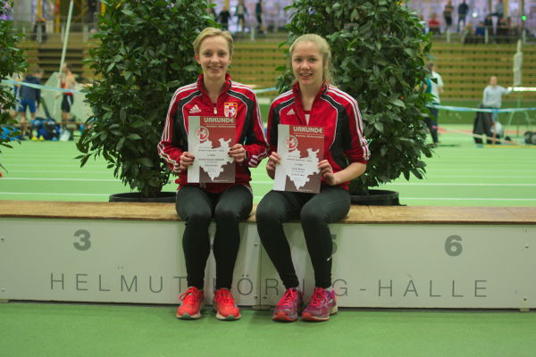 Erfolgreiches Rosendahler Duo: Über 1500 Meter gewann Kerstin Schulze Kalthoff (l.) die westfälische Vizemeisterschaft. Carla Weiser schaffte Platz sechs. Foto: az