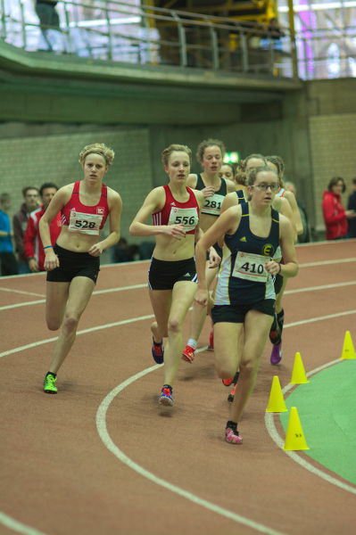 Langes Abwarten bei den Siebeneinhalb Runden liefen die Favoritinnen lange in einem dichten Pulk Langes Abwarten bei den Siebeneinhalb Runden liefen die Favoritinnen lange in einem dichten Pulk