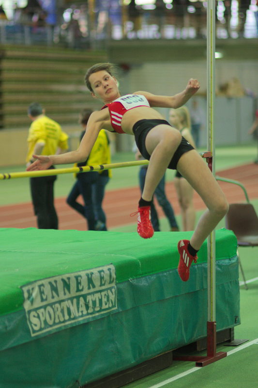 Locker über die hohe Anfangshöhe von 1,39m. Annika testete auch mit wenigen Sprüngen bis zur Bestleistung auszukommen. Mit 1,54 m erreichte sie eine sehr gute neue Bestleistung. 