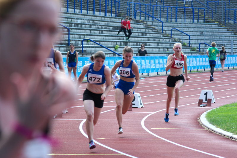 Start frei für den 200m Lauf für Larissa Boom zu Beginn des zweiten Wettkampftages.