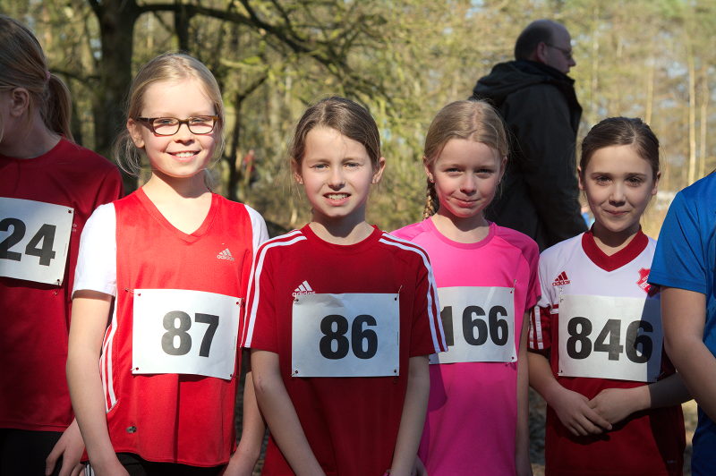 Antonia Reuver, Elaine Strangfeld, Ida-Marie Honermann und Lana Nonhoff am Start der Kinder W10.