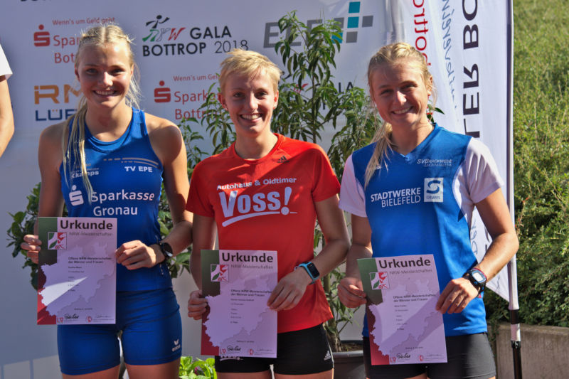 Pauline Meyer, Kerstin Schulze Kalthoff und Aline Florian bei der Siegerehrung. 