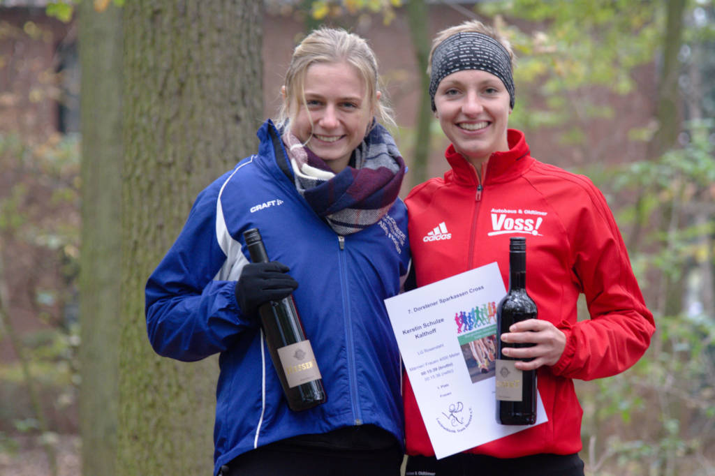 Die zwei schnellsten Frauen in Dorsten über die 4000-Meter-Crossdistanz: Kerstin Schulze Kalthoff (rechts) von der LG Rosendahl und Aline Florian (SV Brakwede). Foto: Ingo Röschenkemper
