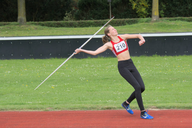 Erster Wettkampf mit den 500 Gramm Speer. Mit 30,82m wirft Annika gleich eine ordentliche Weite. Erster Wettkampf mit den 500 Gramm Speer. Mit 30,82m wirft Annika gleich eine ordentliche Weite.
