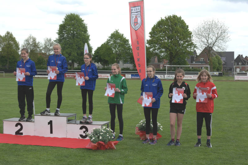 Platz 7 und Platz 8 für Greta Schumacher und Emily Schwering im Vierkampf der W12. Platz 6 und Platz 7 für Greta Schumacher und Emily Schwering im Vierkampf der W12.