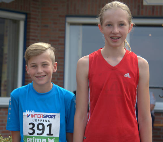 Sowohl Erik Bäumer als auch Lisa Kerkhoff gestalteten ihre Läufe über 2000 Meter bei 16. Stadtlohner Stadionlauf souverän und siegten überlegen.