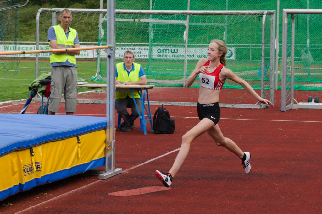 Endlich wieder über die 1,40m. Hier Lisas erster Anlauf für die 1,46m, die sie dreimal knapp riss.