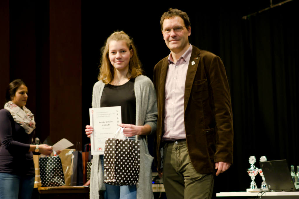 Annika Schulze Kalthoff wurde NRW- und Westfalenmeisterin im Hochsprung und belegt mit ihren Leistungen Top-Plätze in der westfälischen Bestenliste der W14. Annika Schulze Kalthoff wurde NRW- und Westfalenmeisterin im Hochsprung und belegt mit ihren Leistungen Top-Plätze in der westfälischen Bestenliste der W14.