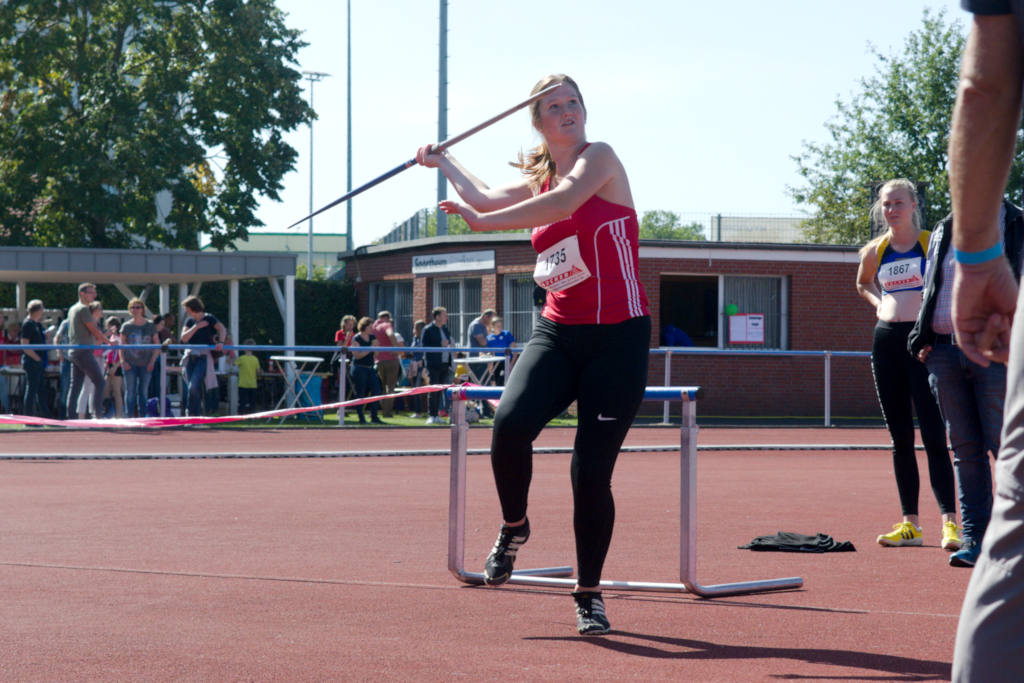 32,57 m für Jana Riermann in ihrem ersten Wettkampf mit dem 600 Gramm Speer der Frauen.