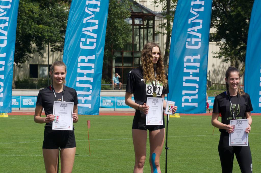 Die Drei Erstplazierten der Ruhrgames: Annika Schulze Kalthoff, Julia Küpers (TV Angermund) und Lea Lambertz (TuS 1920 Jahn Hilfahrt) auf Platz drei