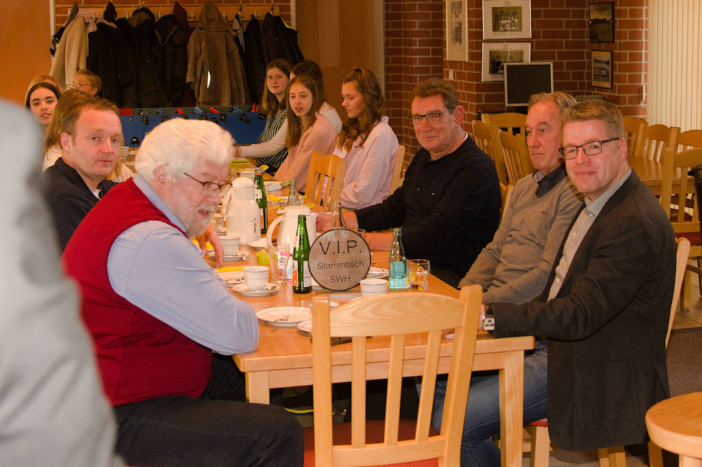 Wir haben uns sehr über die Teilnahme unserer VIPs gefreut. Die Vorsitzenden unserer drei Stammvereine Christian Flenker, Dieter Wilger und Herbert Kortüm gesellten sich zu unserem Ehrenvorsitzendem Hubertus Söller und Bürgermeister Christopf Gottheil.