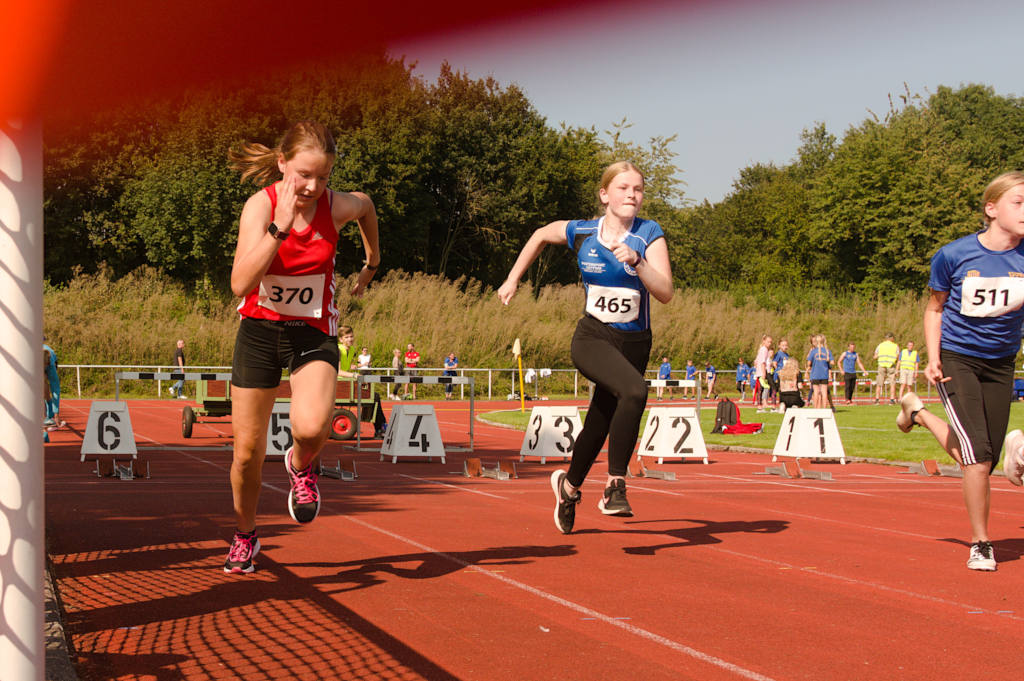 Viel Wartezeit war coronabedingt im Zeitplan eingeplant. So überbrückte Lena die Wartezeit auch mit der Teilnahme am 75m-Sprint.