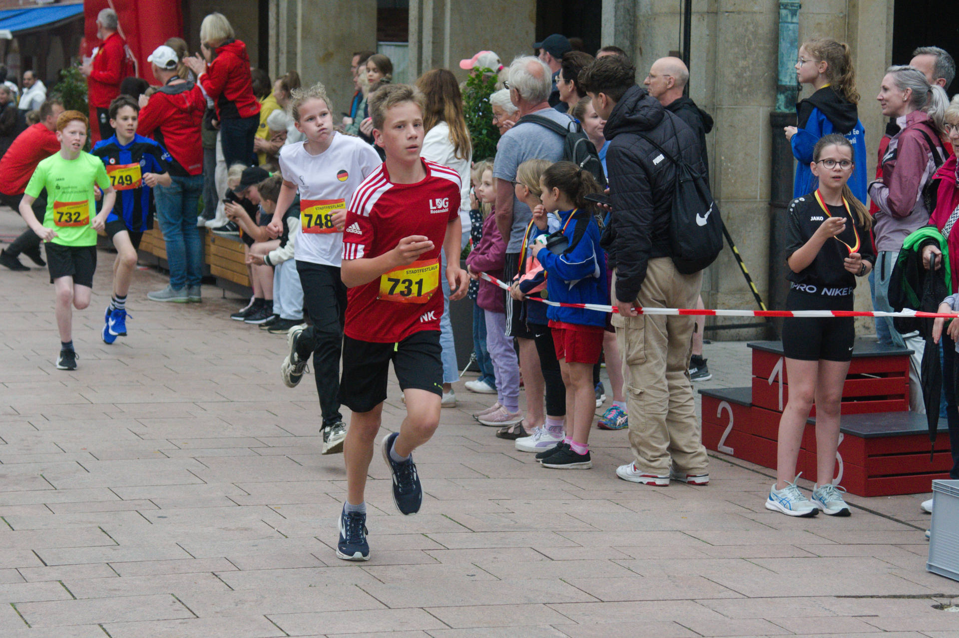 Nico im Zielsprint des 2,5 km Laufes.