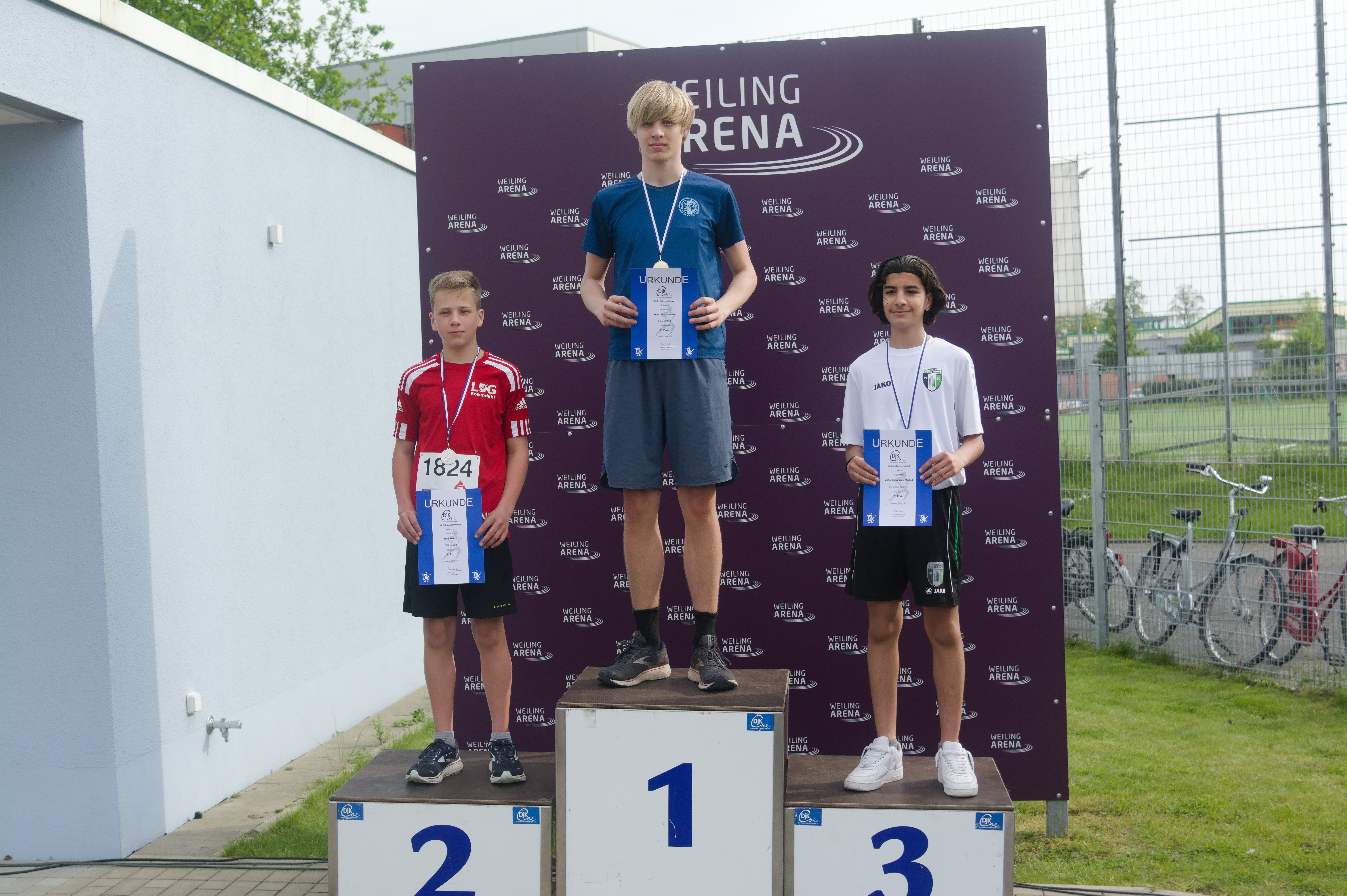 Nico Kemler (rechts) bei der siegerehrung M15