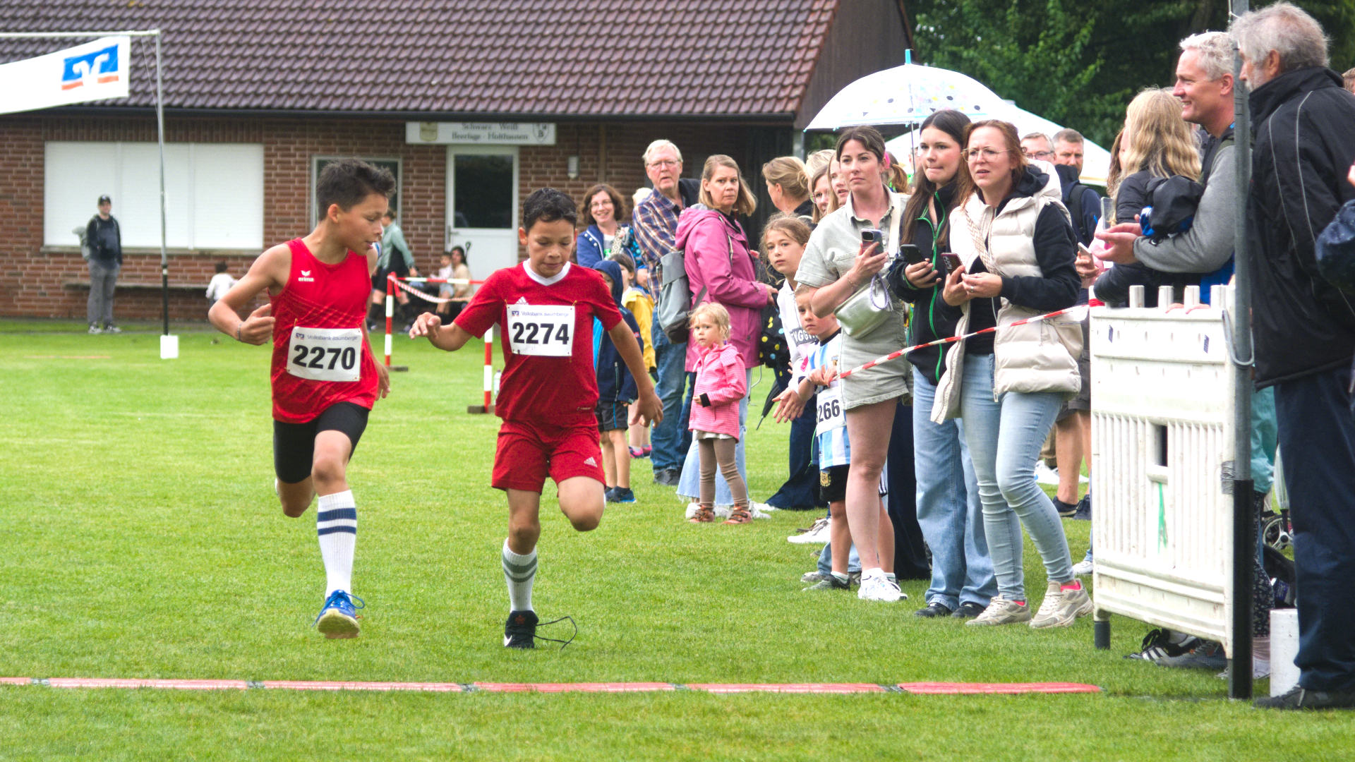 Wie immer spannend der Zieleinlauf der Hering-Zwillinge