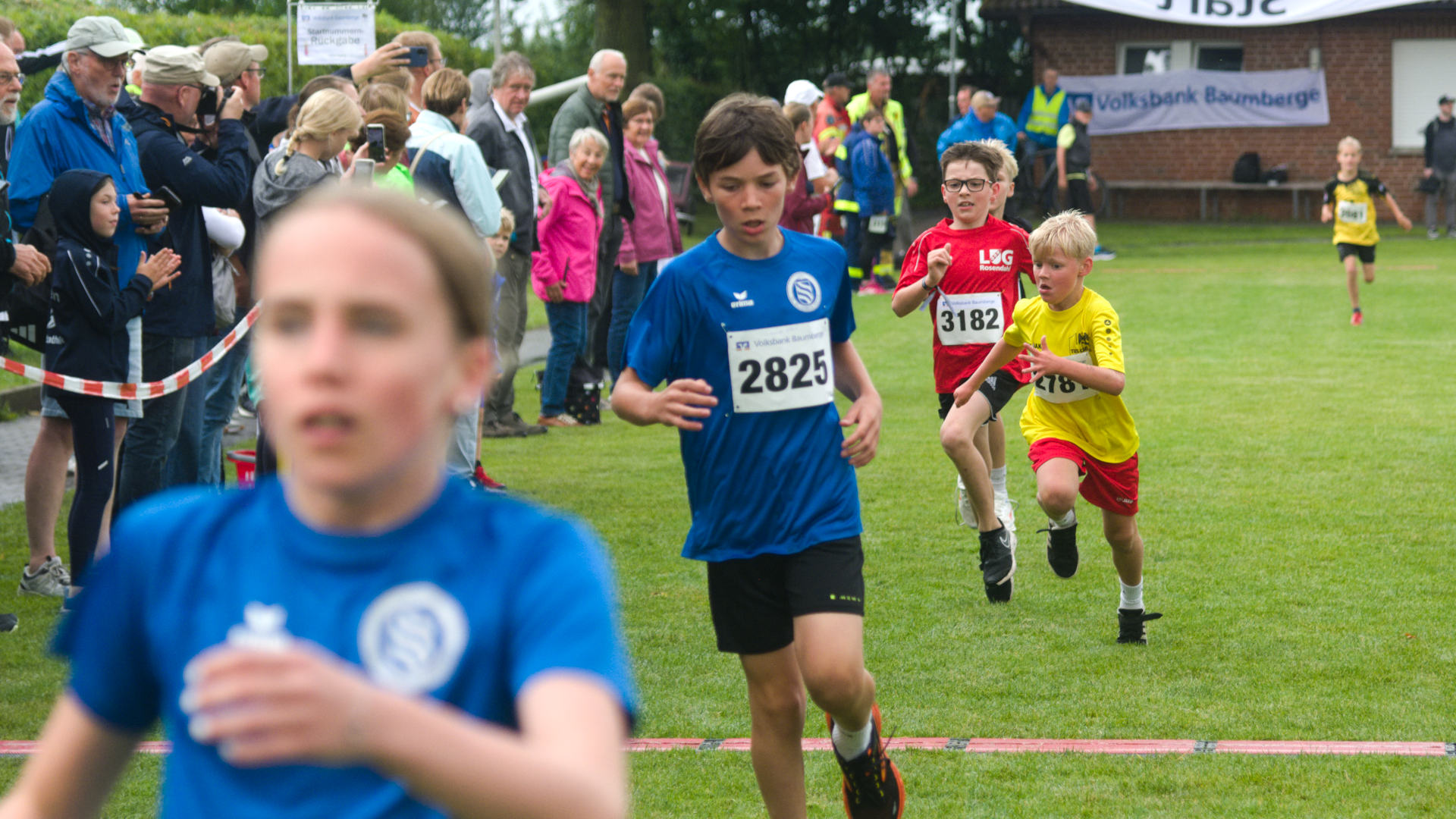 Ein wenig Gedrubbel beim Zielleinlauf von Philipp Wernsmann