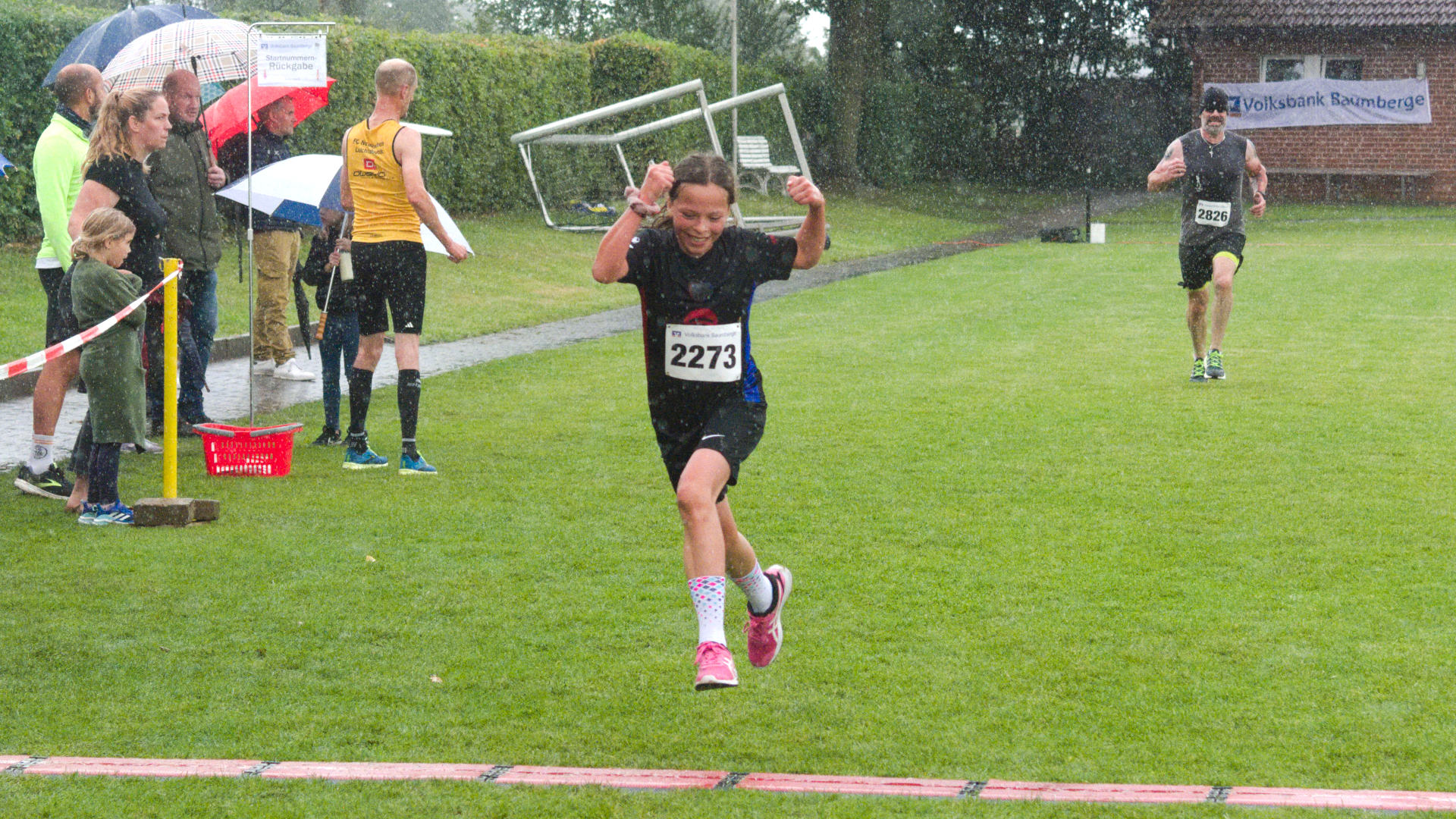 Große Freude über die Top-Zeit, die auch einen neuen Fußball für Sophie Marie in einer Wette eingebracht hätte