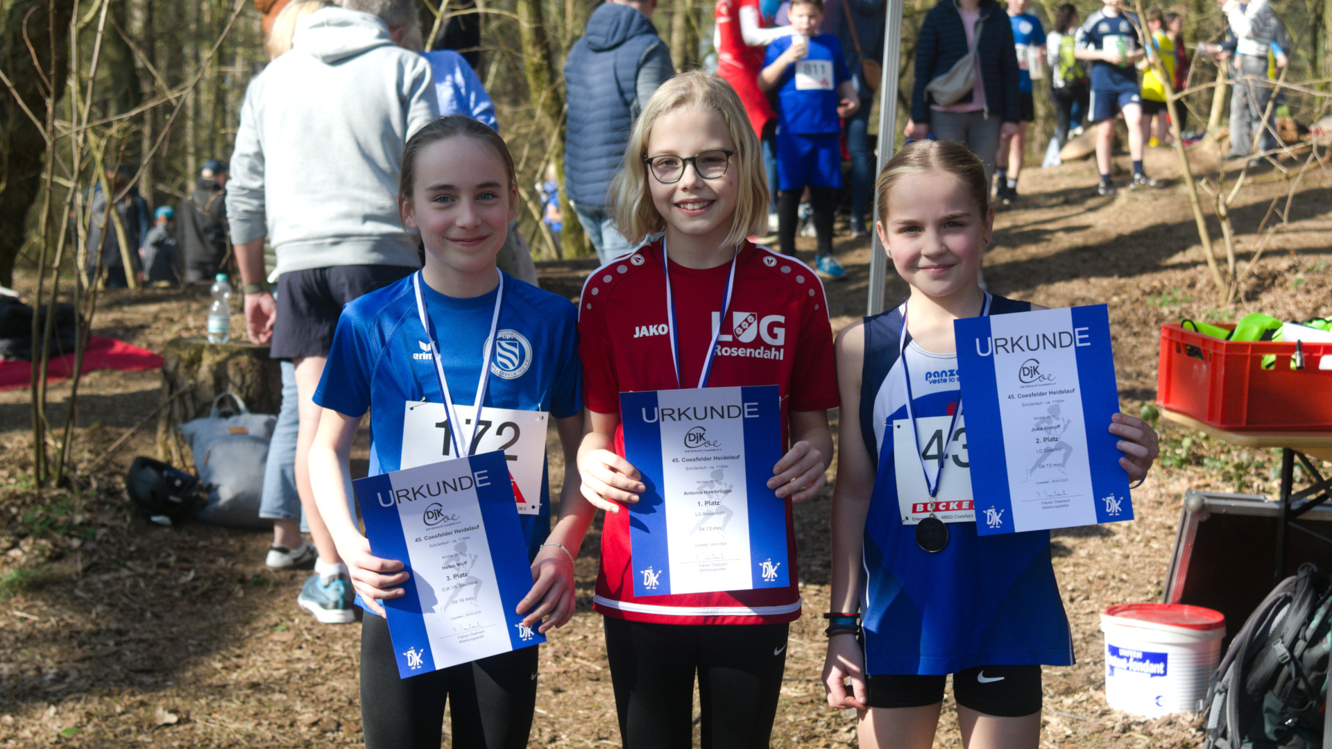 Platz 1 für Antonia Hambrügge, auf Platz 2 landete Joka Hohoff von der LG Coesfeld und Plaz 3 für Helen Wulf von der DJK-VfL Billerbeck