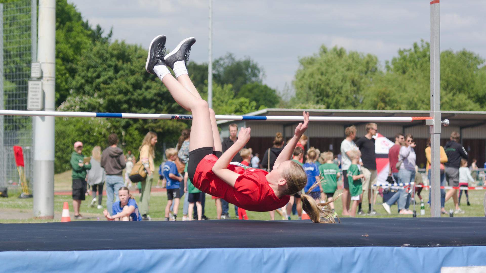 So langsam kommt da die Technik bei Maya in die Lattenüberquerung rein.