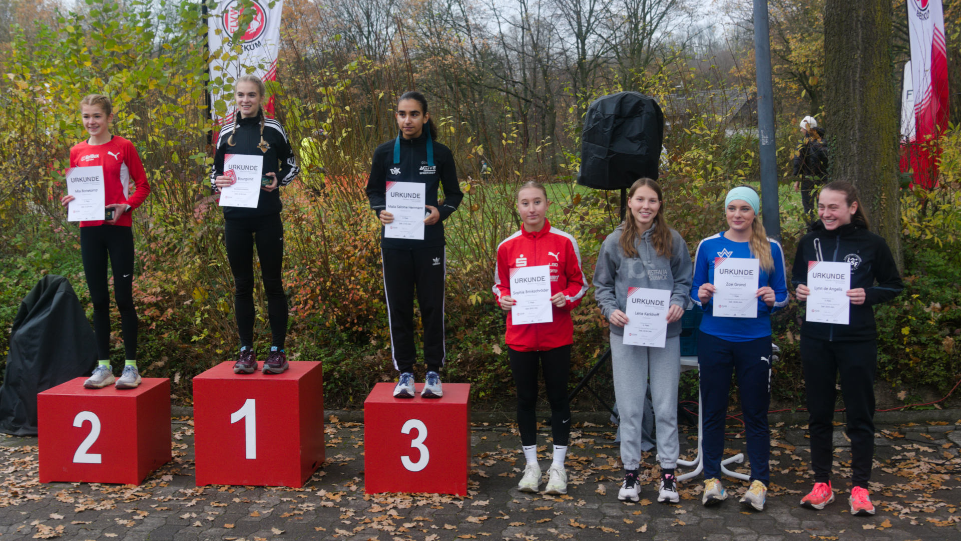 Frisch geduscht ging es dann noch zur Siegerehrung für Lena.