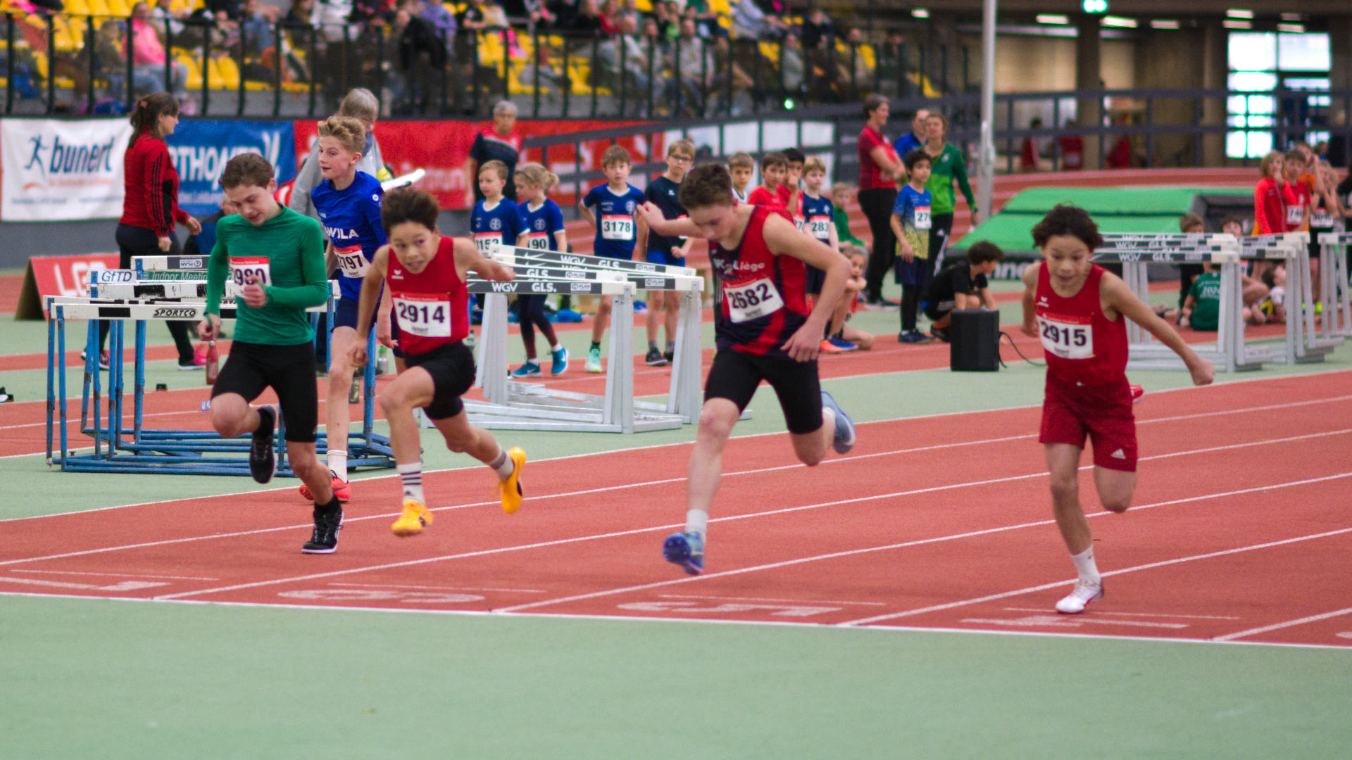Millimeterentscheidung im ersten 60m-Zeitlauf der männlichen U14