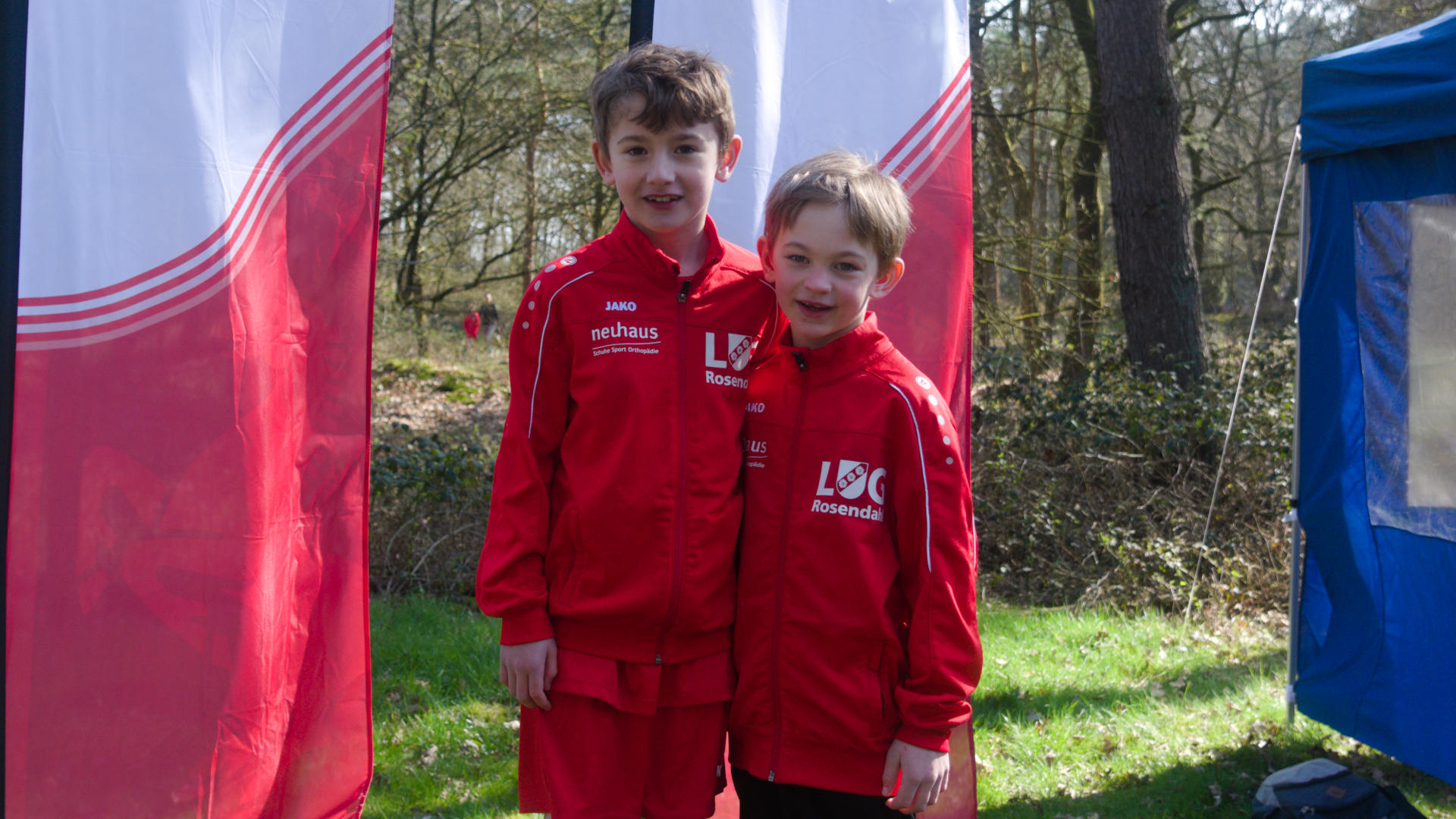 Vorher starteten aber schon Vincent Lammers und Noah Lanfermann bei den Jungen M8. Noah verpasste mit Platz 4 knapp das Siegerpodest und Vincent kam auf Rang 8.