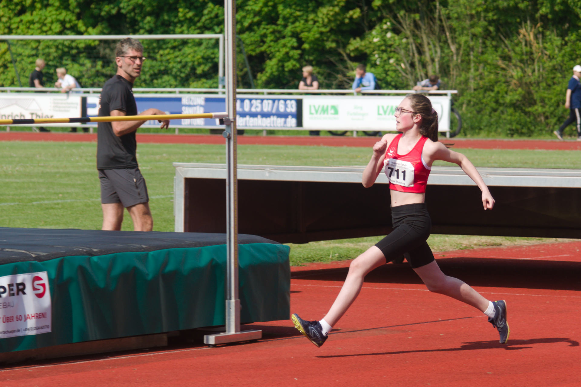 Anlauf auf 1,39m für Enna Thiering.