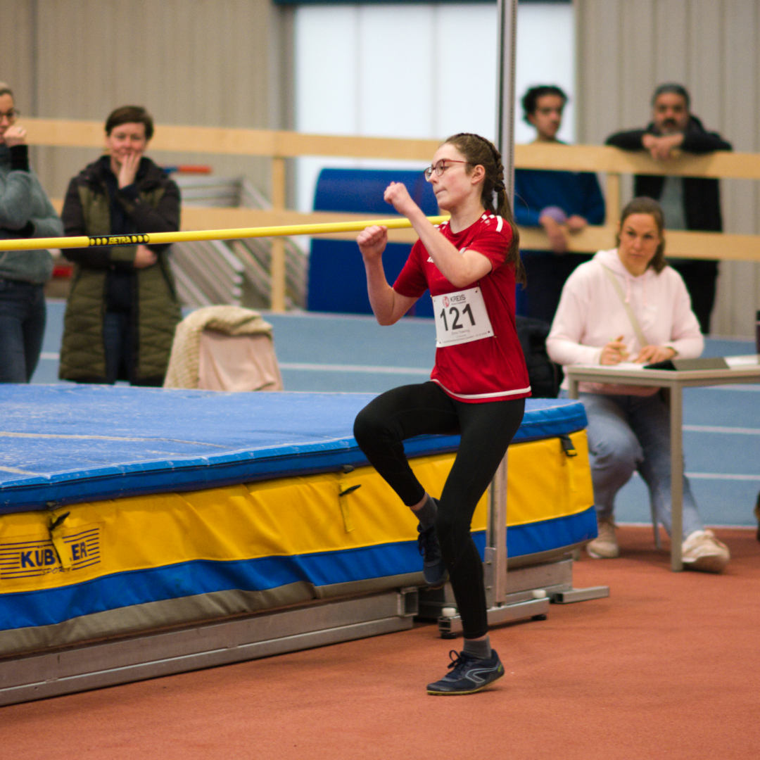 Enna Thiering konnte heute endlich einmal ihre Hochsprung-Trainingsleistungen umsetzen