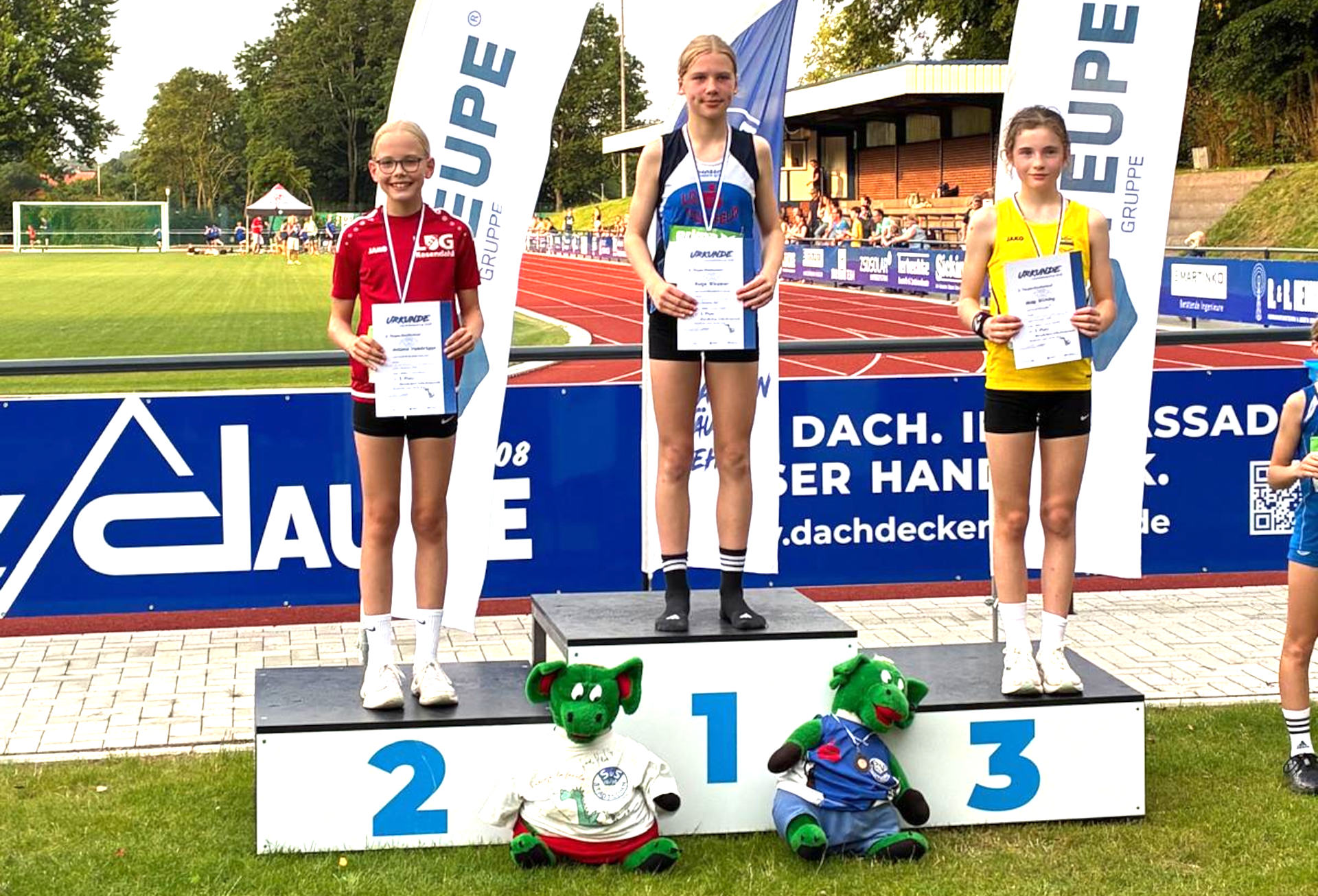 Siegerehrung der Mädchen W12 über 2.000m