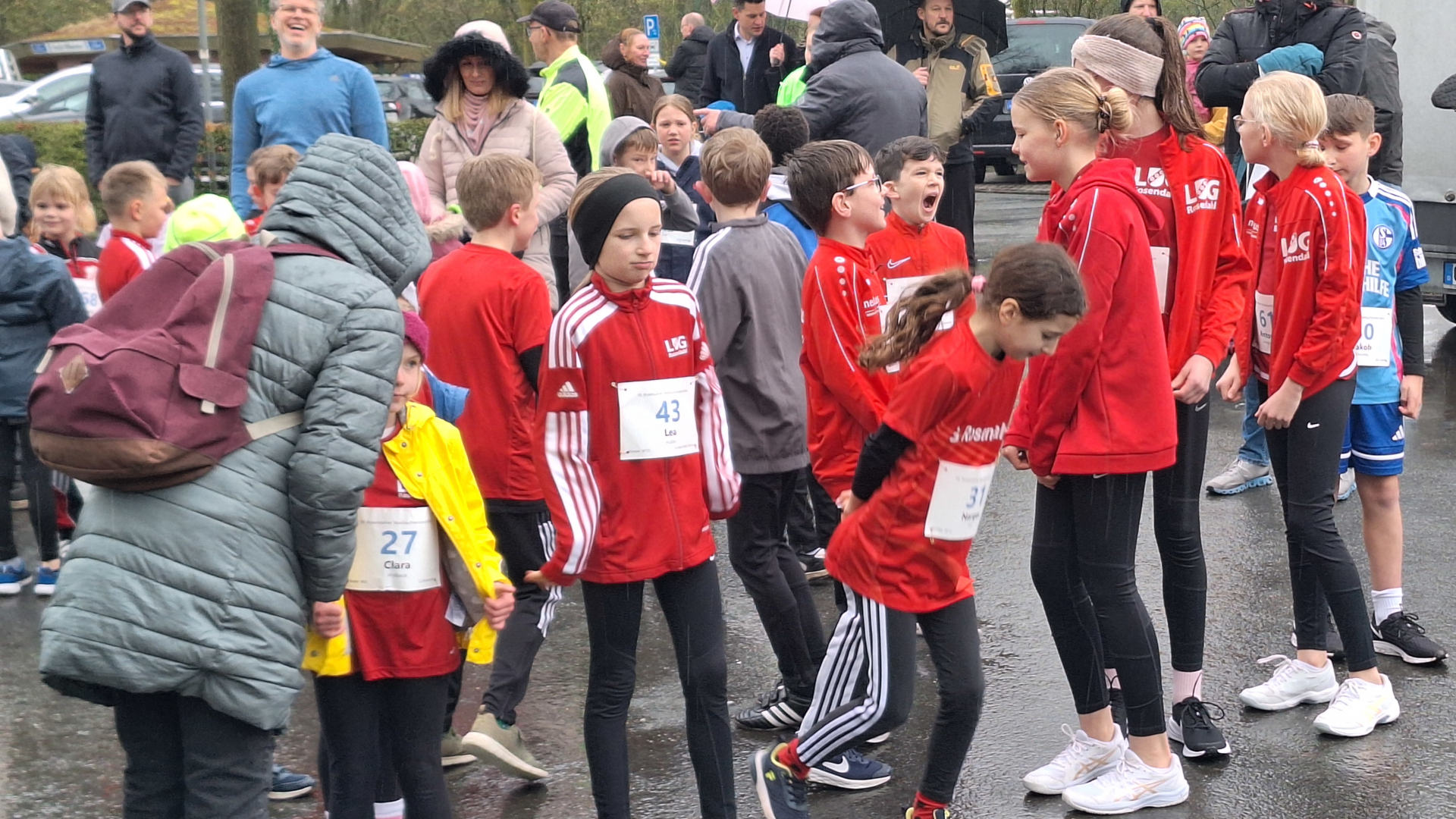 Pünktlich starteten dann die Kinder im Schüleri*nnenlauf