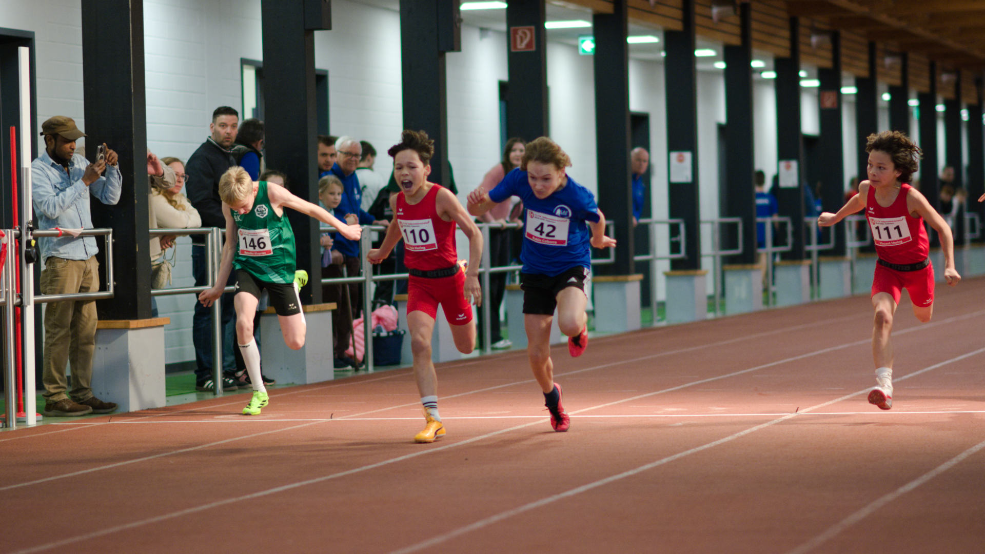 Hier musste das Zielbild im 60m-Finale der Jungen M12 entscheiden.